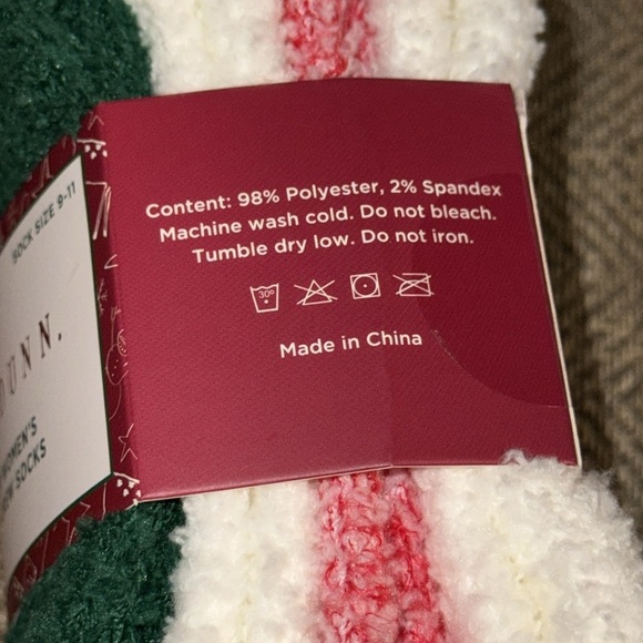 NWT Rae Dunn Cozy Crew Christmas Socks - Green, Red, White 4 pair WMN SS 9-11 - Picture 5 of 13